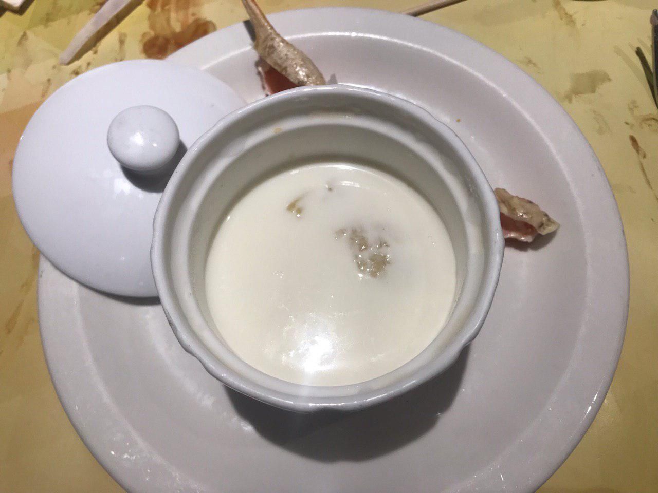 杏仁花膠燉蛋白